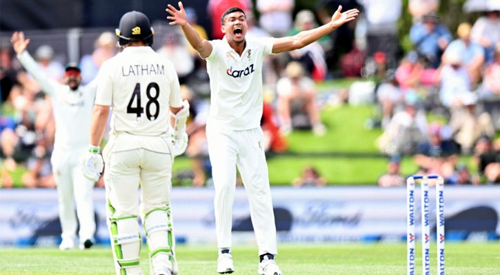 ল্যাথামের শতকে অস্বস্তিতে দিন পার বাংলাদেশের