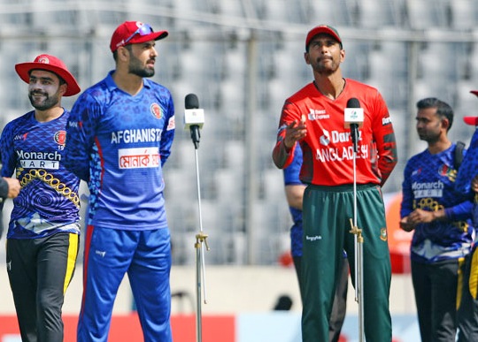 ব্যাটিংয়ে বাংলাদেশ; একাদশে মুশফিক, বাদ রাব্বি